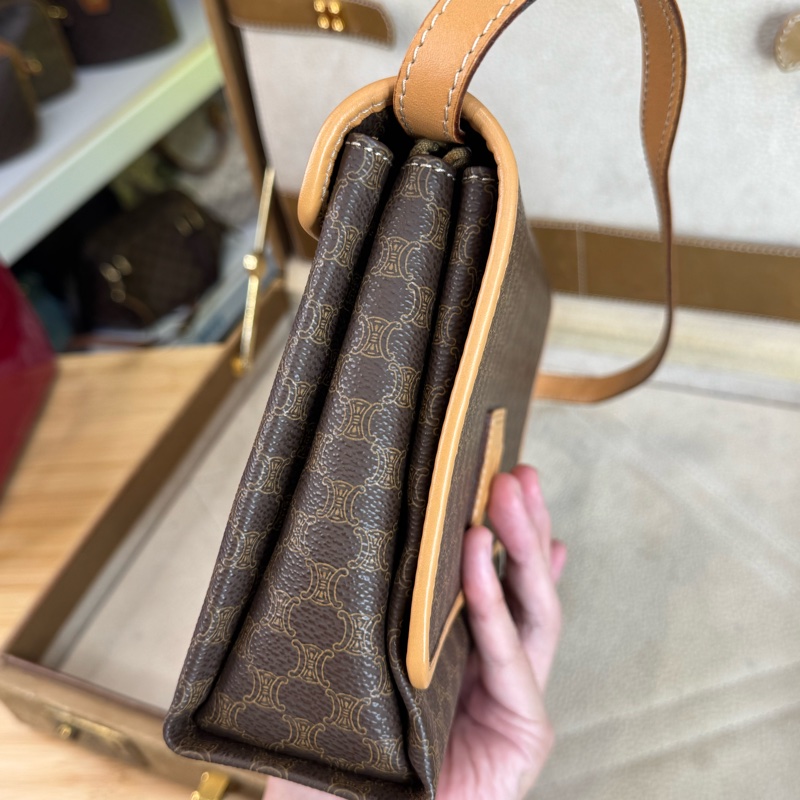 CELINE vintage 經典凱琁門翻蓋相機包🤎包況超好-12