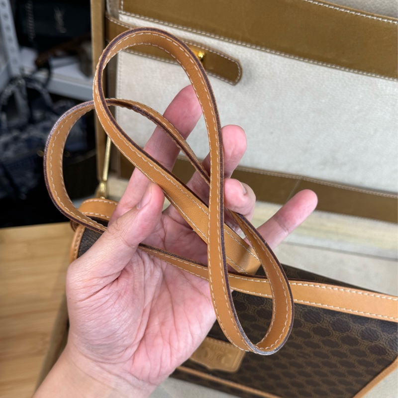 CELINE vintage 經典凱琁門翻蓋相機包🤎包況超好-14