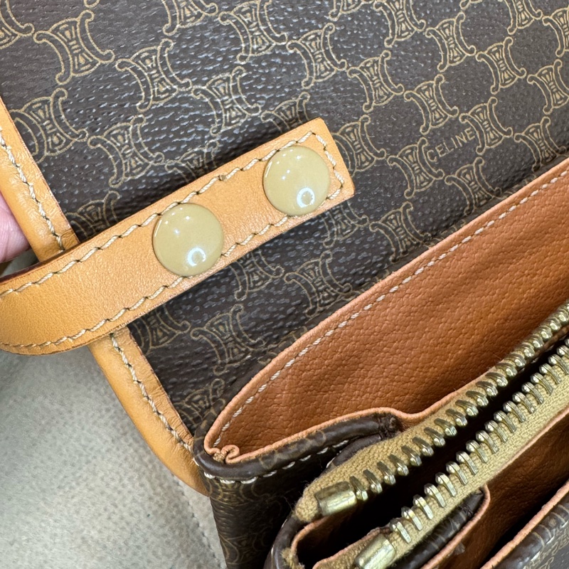 CELINE vintage 經典凱琁門翻蓋相機包🤎包況超好-16