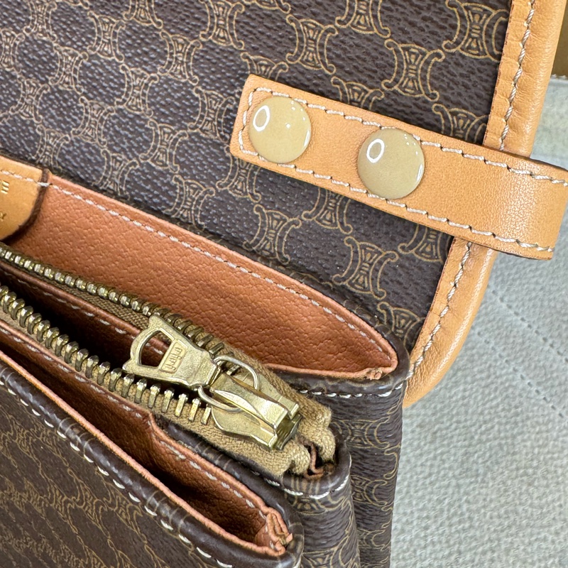 CELINE vintage 經典凱琁門翻蓋相機包🤎包況超好-17