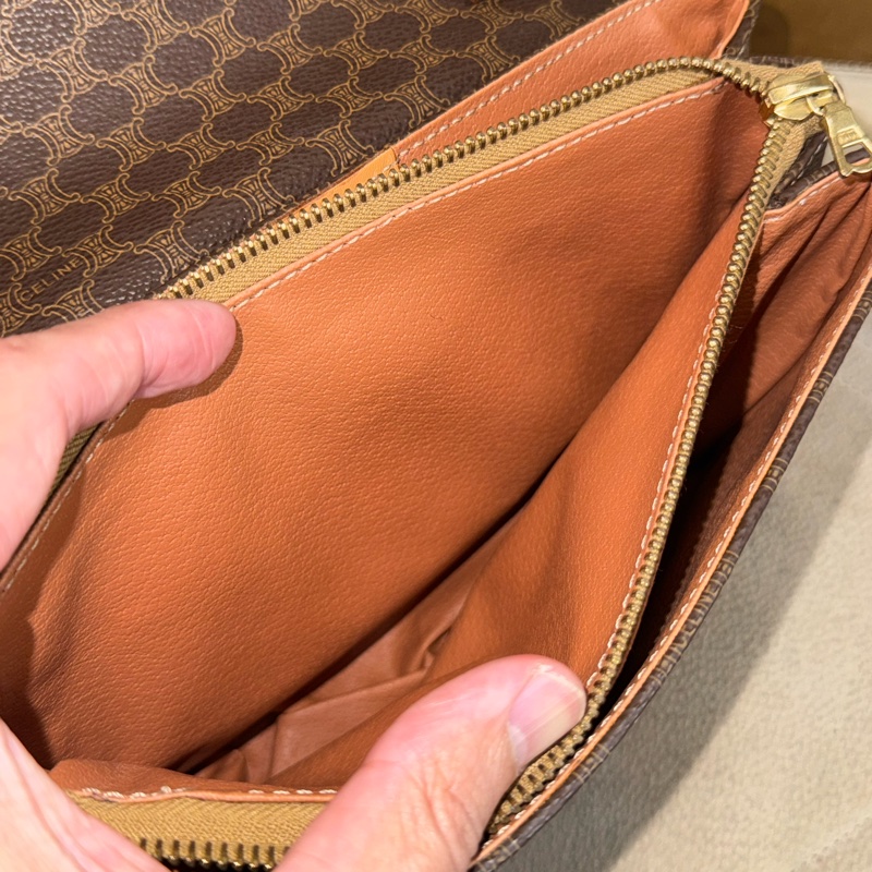 CELINE vintage 經典凱琁門翻蓋相機包🤎包況超好-21