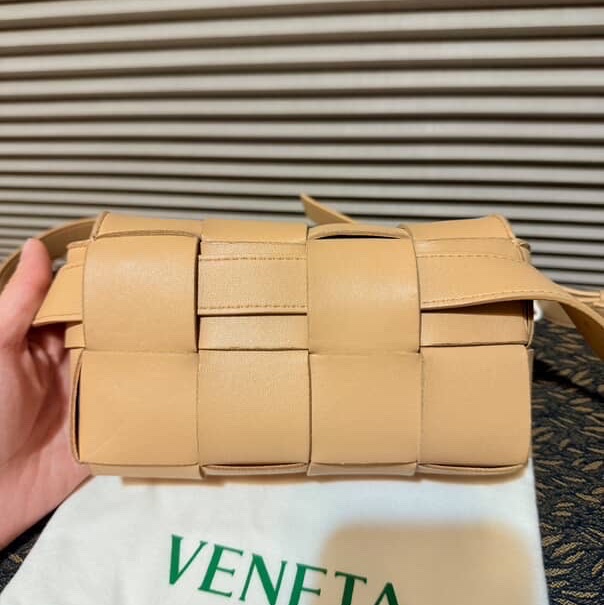 BOTTEGA VENETA casstte 八格包-2