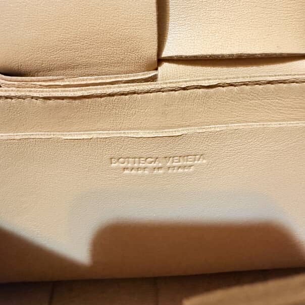 BOTTEGA VENETA casstte 八格包-3