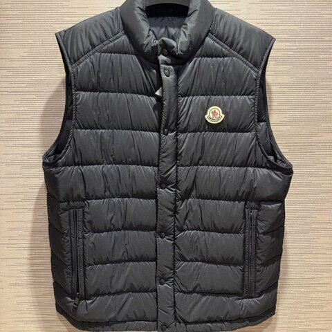 💎Han's house精品服飾💎MONCLER Barthe 羽絨 消光 背心   原價36900