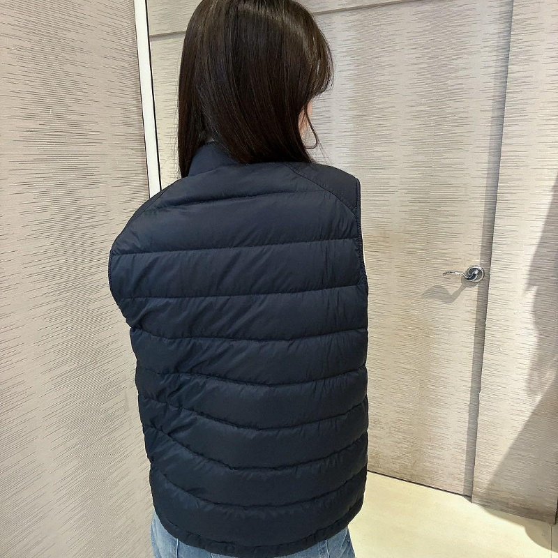 💎Han's house精品服飾💎MONCLER Barthe 羽絨 消光 背心   原價36900-3