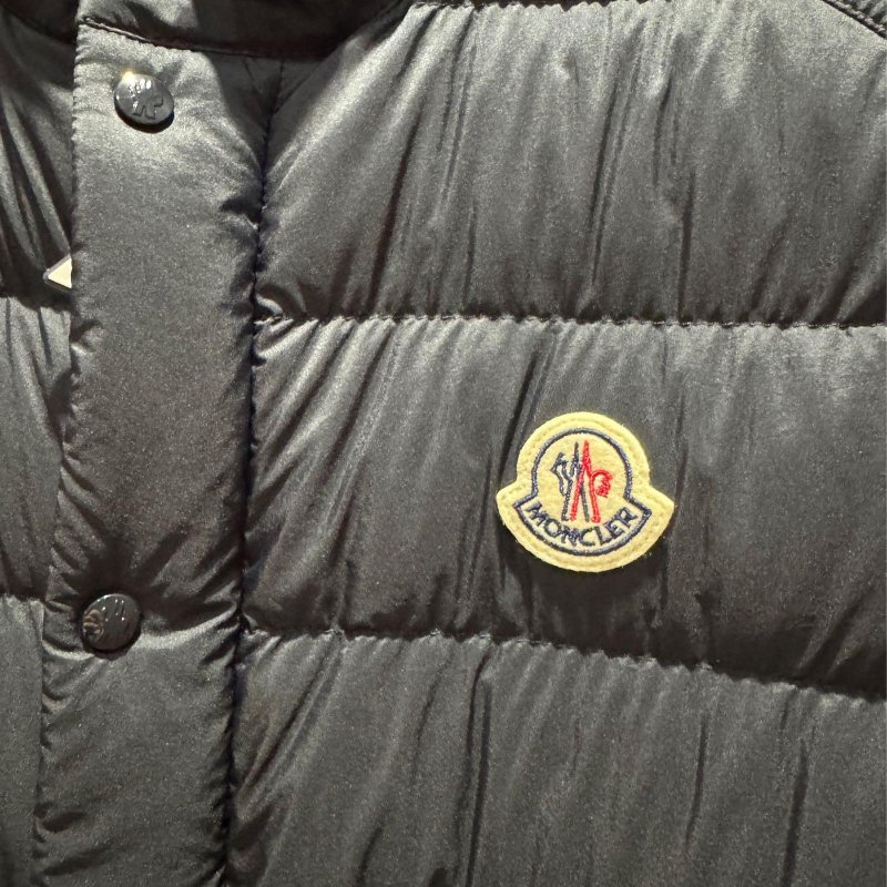 💎Han's house精品服飾💎MONCLER Barthe 羽絨 消光 背心   原價36900-4