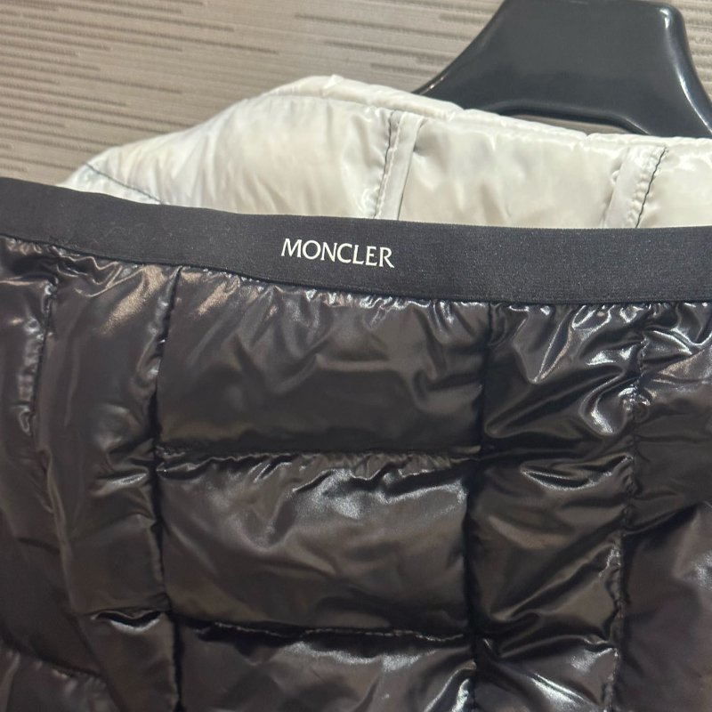 💎Han's house精品服飾💎 moncler Rago羽絨 防水 連帽 背心 原價33700-2