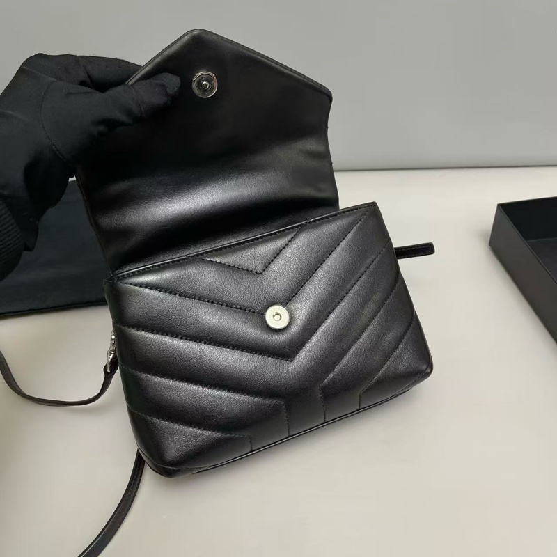 YSL聖羅蘭Loulou小號黑銀全皮V紋方胖子 尺寸約20×15 附件塵袋 紙卡 盒子 。-2