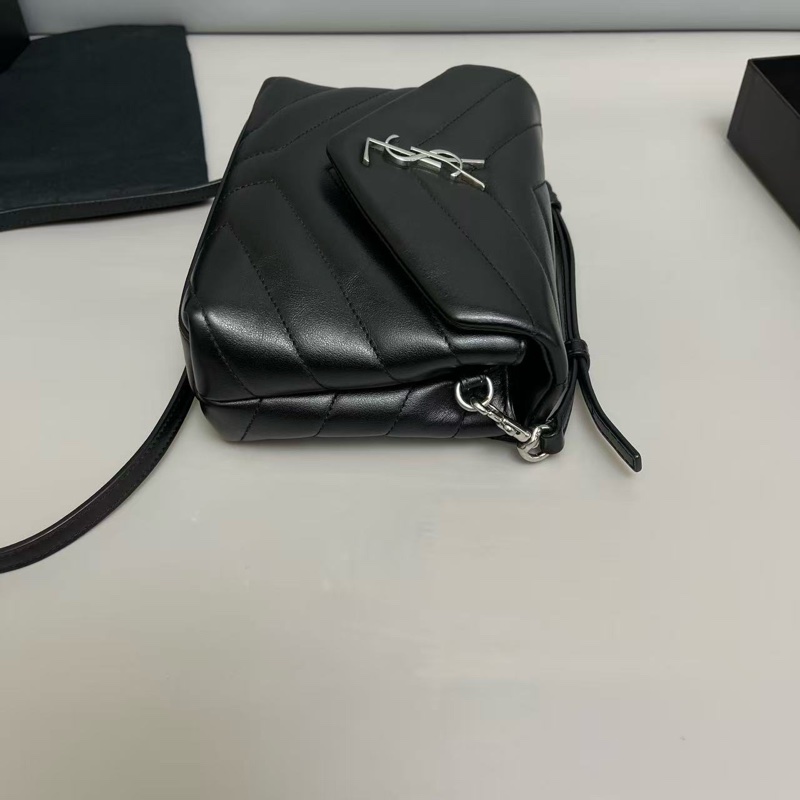 YSL聖羅蘭Loulou小號黑銀全皮V紋方胖子 尺寸約20×15 附件塵袋 紙卡 盒子 。-4