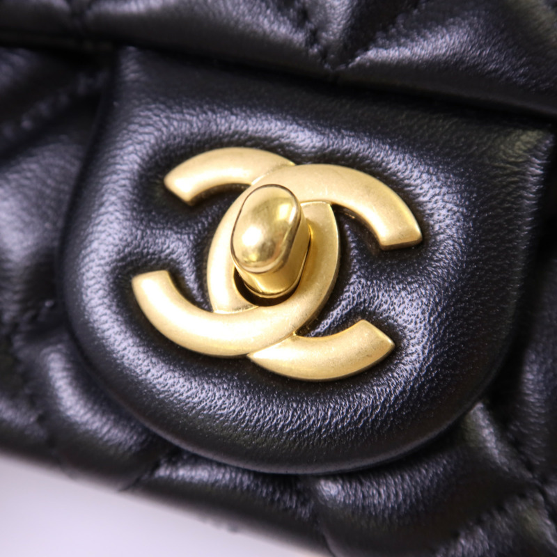 CHANEL 羊皮皮革Mini Classic 17金扣鏈帶肩背袋-10