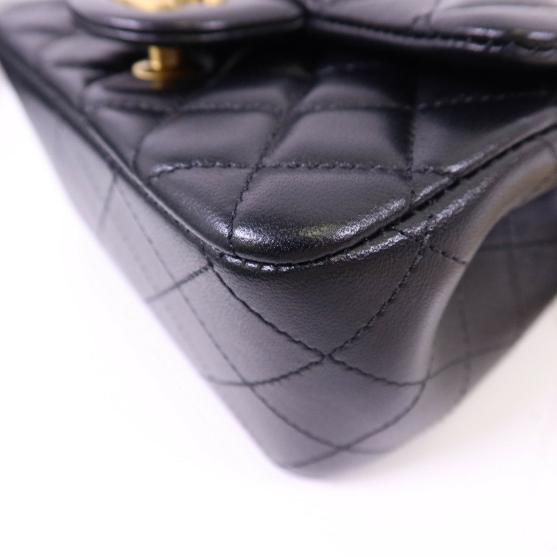 CHANEL 羊皮皮革Mini Classic 17金扣鏈帶肩背袋-12