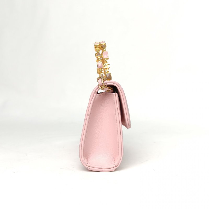 CHANEL 22B手柄Kelly包18粉色羊皮鐳射標金扣幾何琺瑯金屬手柄肩背包-3