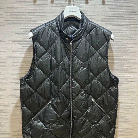 💎Han's house精品服飾💎MONCLER Nasta 羽絨 背心 綾格紋  原價38800