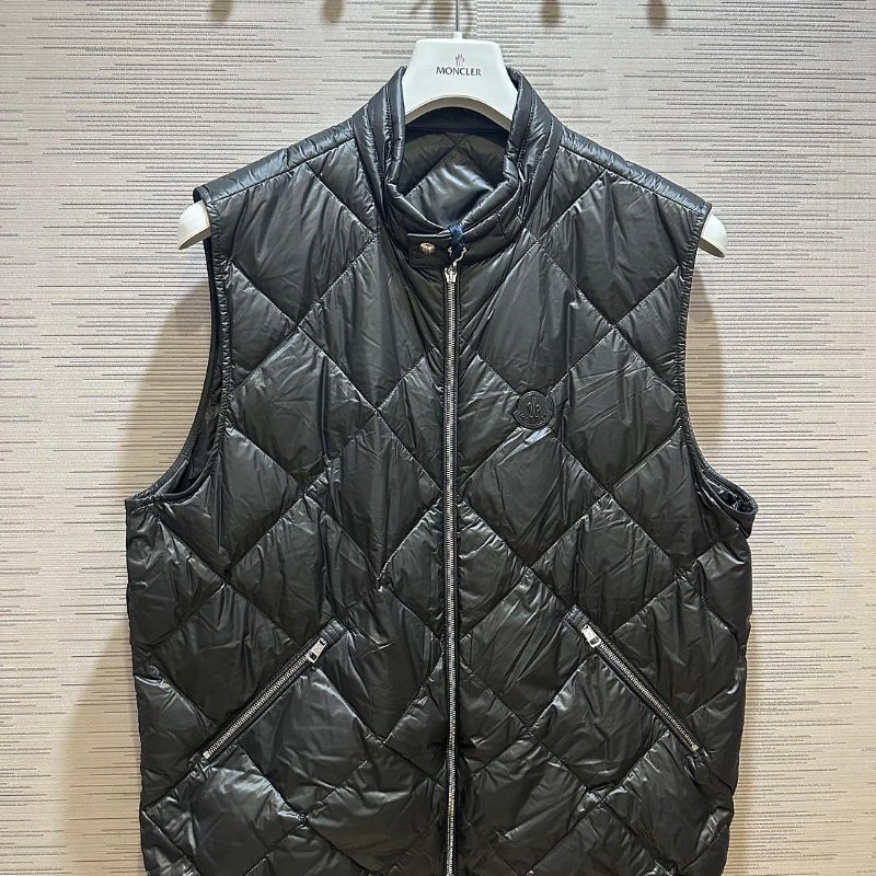 💎Han's house精品服飾💎MONCLER Nasta 羽絨 背心 綾格紋 原價38800-0