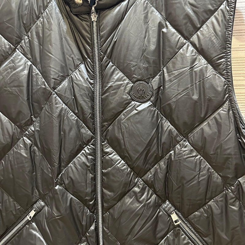💎Han's house精品服飾💎MONCLER Nasta 羽絨 背心 綾格紋 原價38800-1