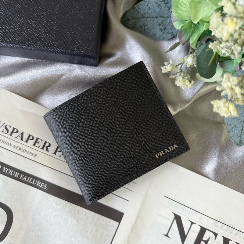 銀字Logo 防刮皮革對開8卡短夾(黑色)-0