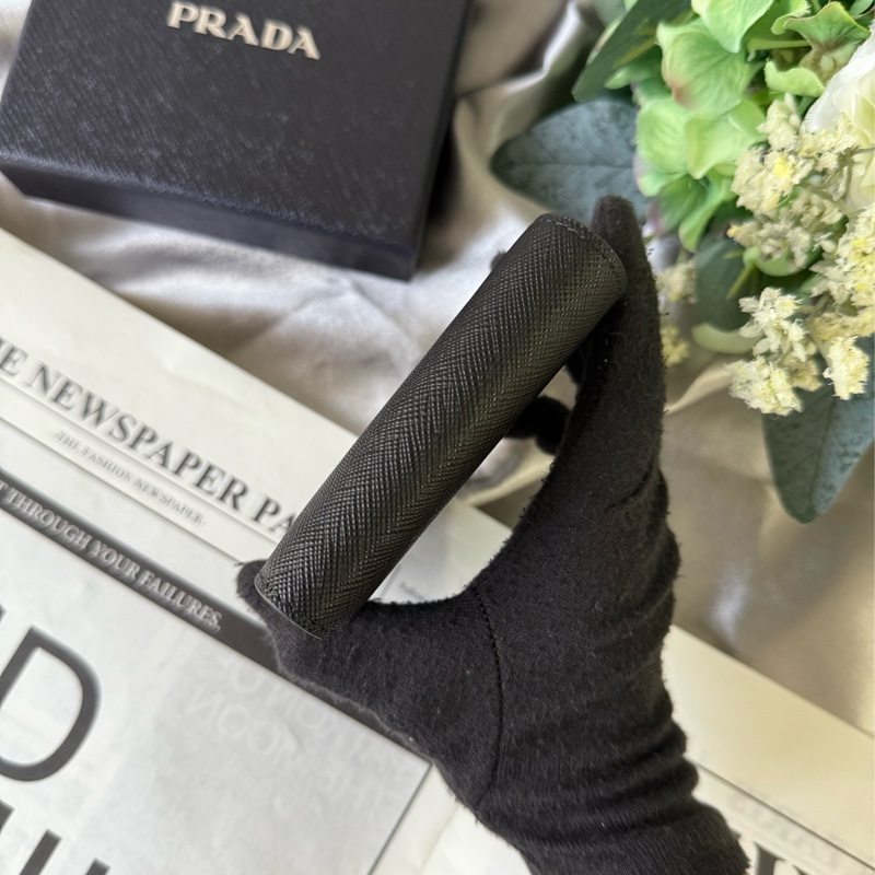 銀字Logo 防刮皮革對開8卡短夾(黑色)-2