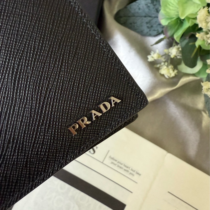 銀字Logo 防刮皮革對開8卡短夾(黑色)-8