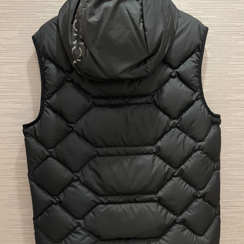 💎Han's house精品服飾💎moncler ATIK 羽絨 連帽 背心 黑牌 可 原價37700-1