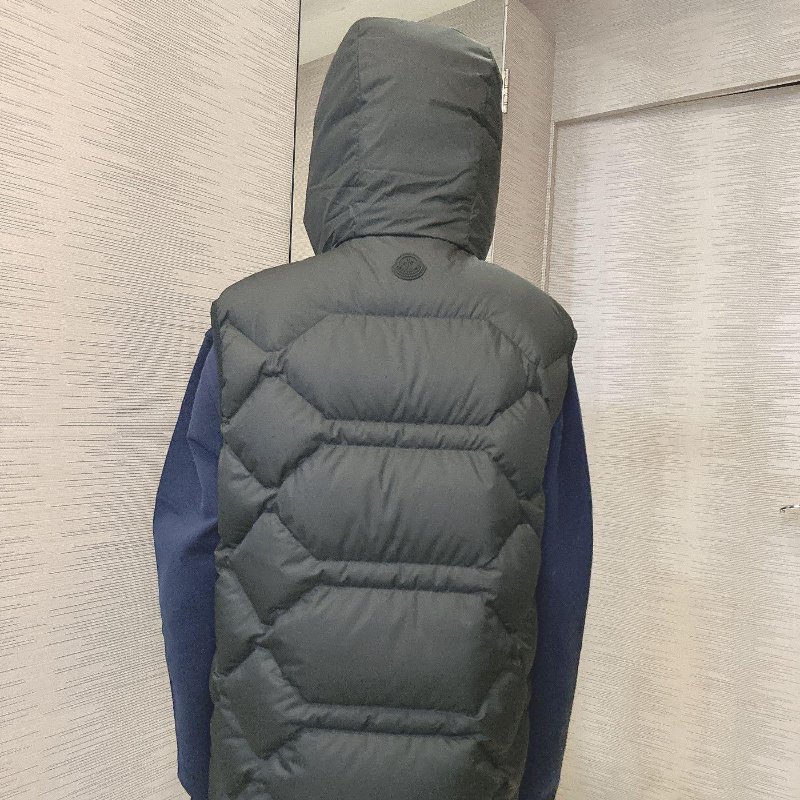 💎Han's house精品服飾💎moncler ATIK 羽絨 連帽 背心 黑牌 可 原價37700-3