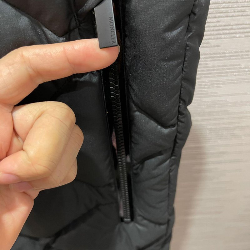 💎Han's house精品服飾💎moncler ATIK 羽絨 連帽 背心 黑牌 可 原價37700-7