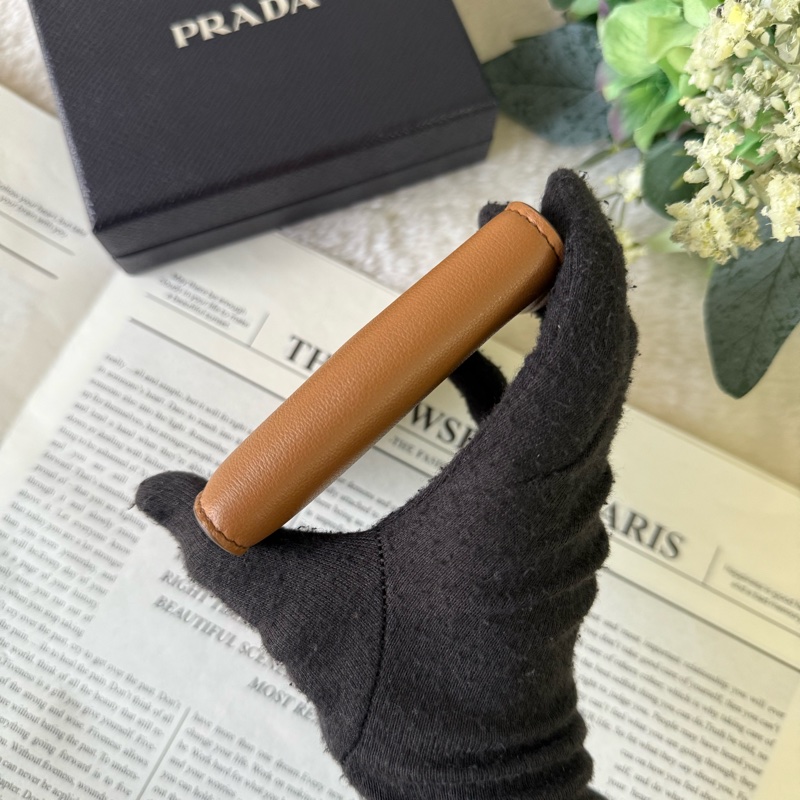 金色燙印Logo 牛皮對開8卡短夾(焦糖色)-2