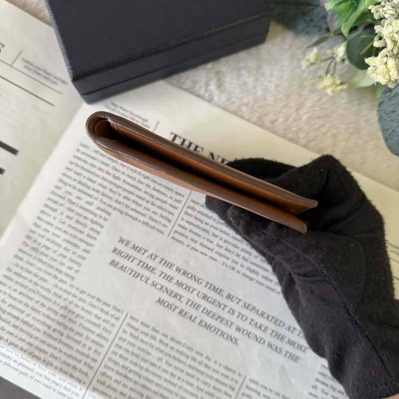 金色燙印Logo 牛皮對開8卡短夾(焦糖色)-5