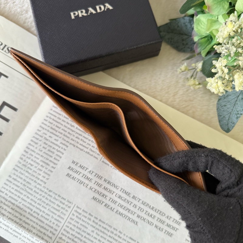 金色燙印Logo 牛皮對開8卡短夾(焦糖色)-7