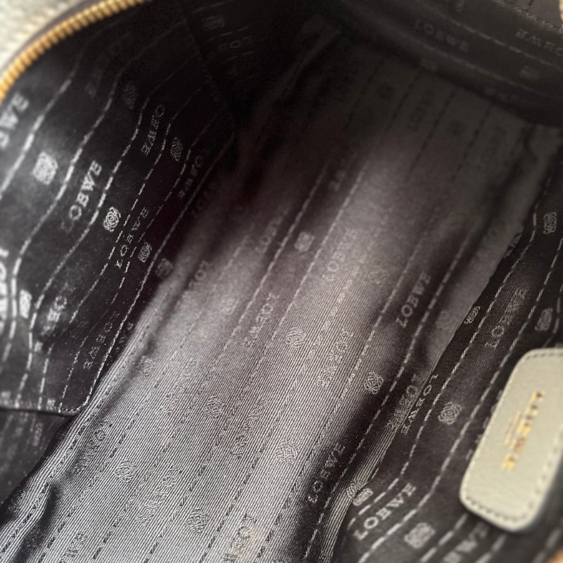 收藏品 ::LOEWE:: Amazona 28 灰藍色 手提包 醫生包-32