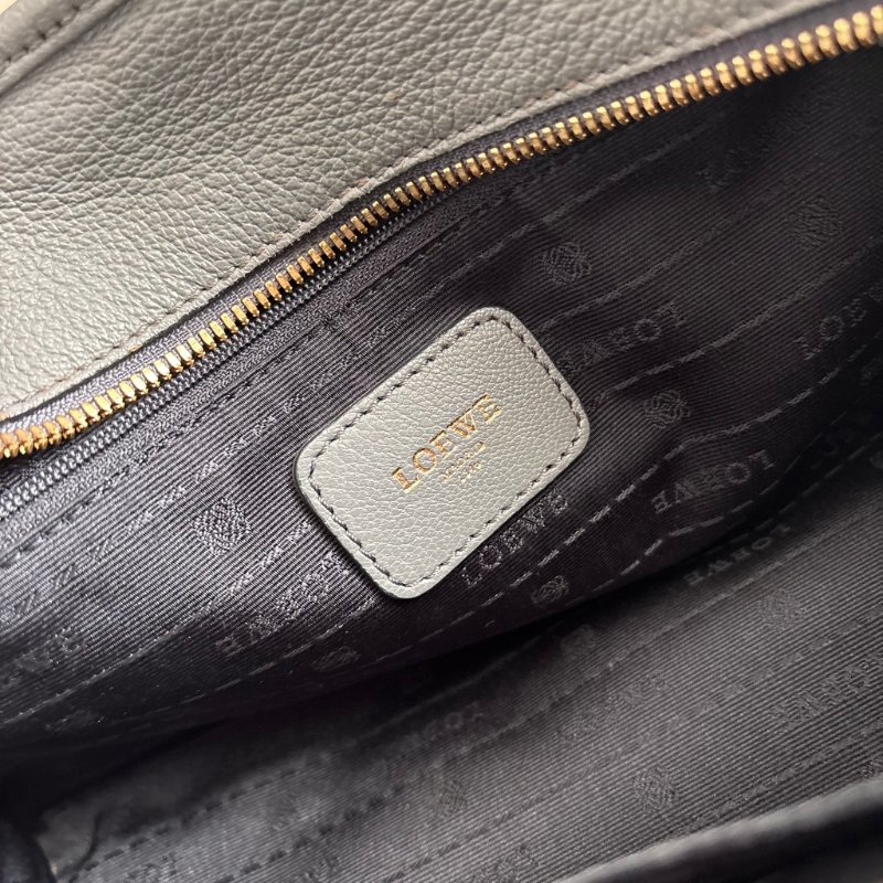 收藏品 ::LOEWE:: Amazona 28 灰藍色 手提包 醫生包-33