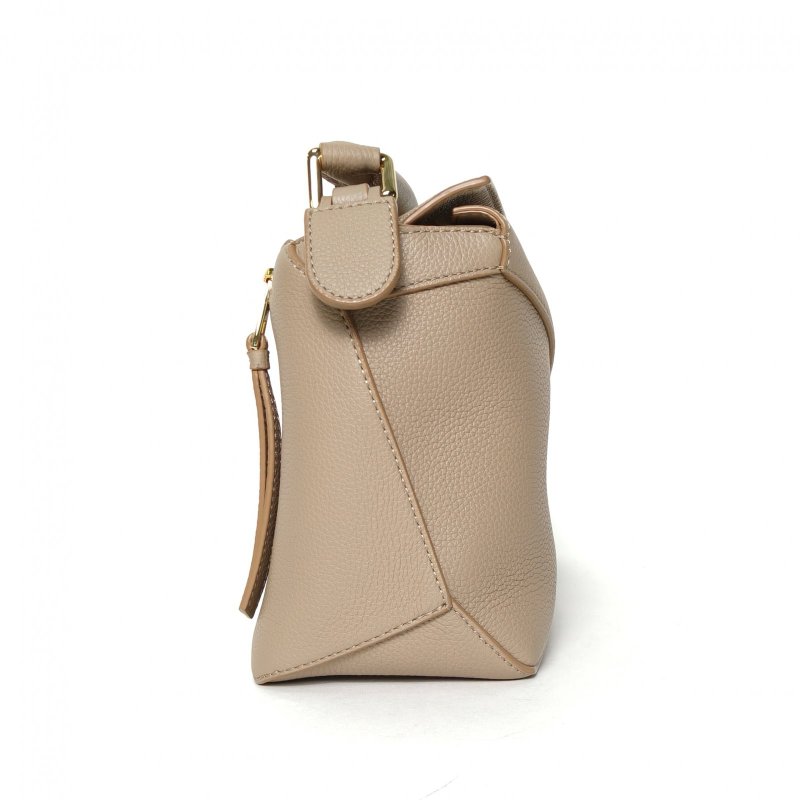 LOEWE Puzzle24幾何包小號沙色牛皮肩背包-3