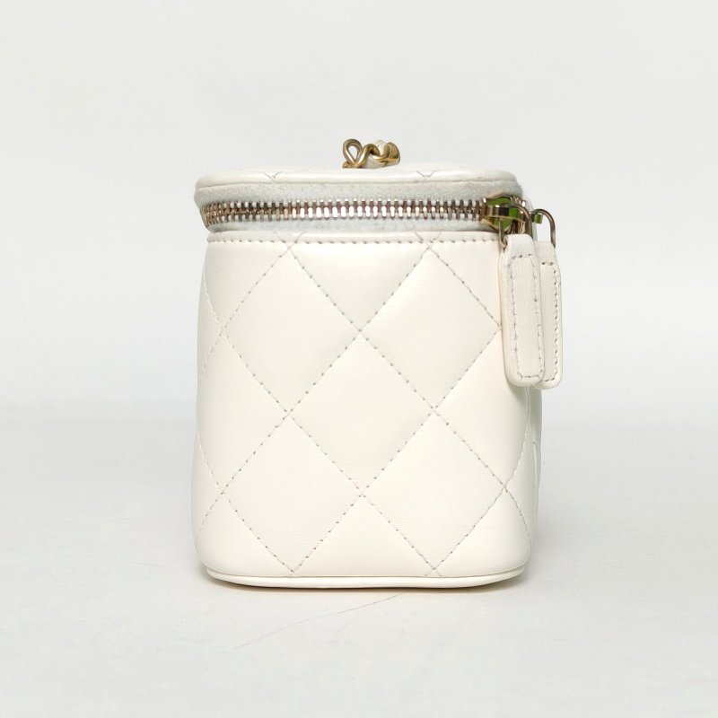 CHANEL 長盒子化妝包帶鏡子16.5白色羊皮鐳射標金扣金球調節扣肩帶肩背包-3