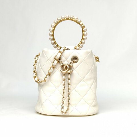 CHANEL 珍珠圓環手柄鏈條水桶包白色牛皮晶片開金扣肩背包