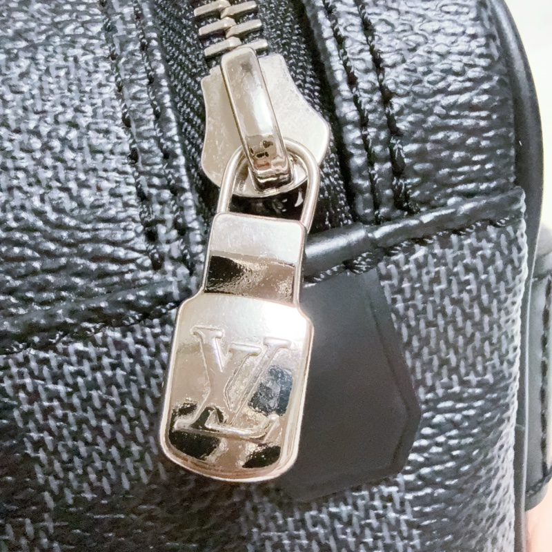 🎄聖誕大特價～12/25全網最低價🎄LV棋盤格手拿包 外出包 洗漱包 盥洗包 旅行包 化妝包 男生包包 銀釦手拿包-19