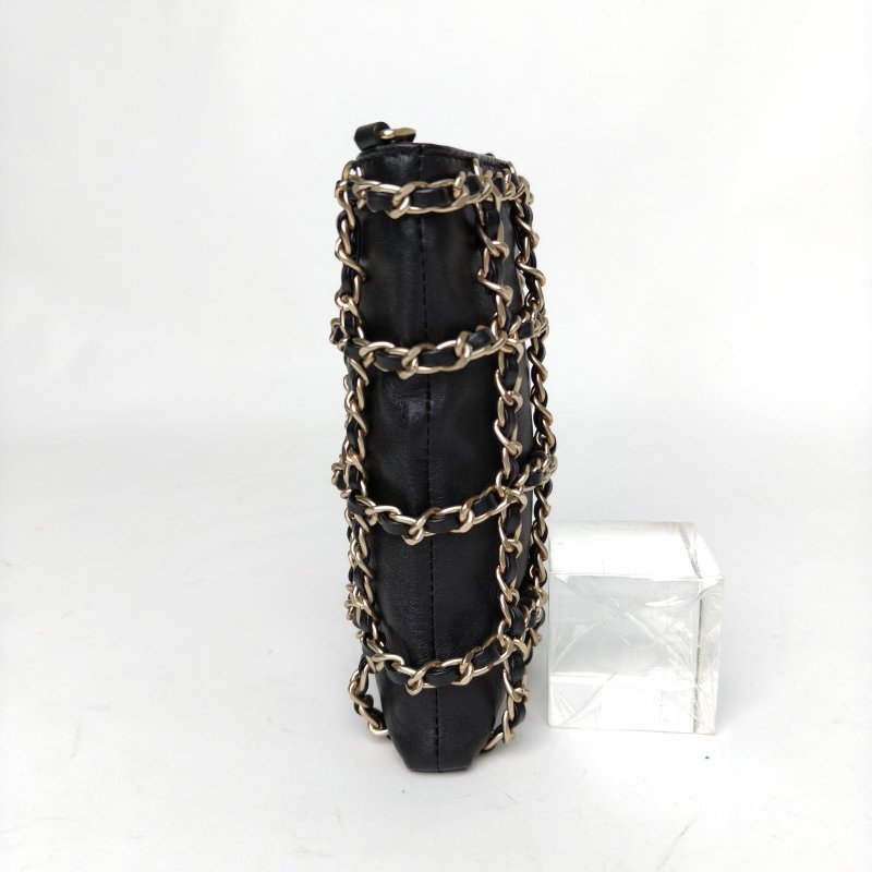 CHANEL Cruise皮穿鏈網格手機包豎版10.5黑色羊皮28開金扣肩背包-1