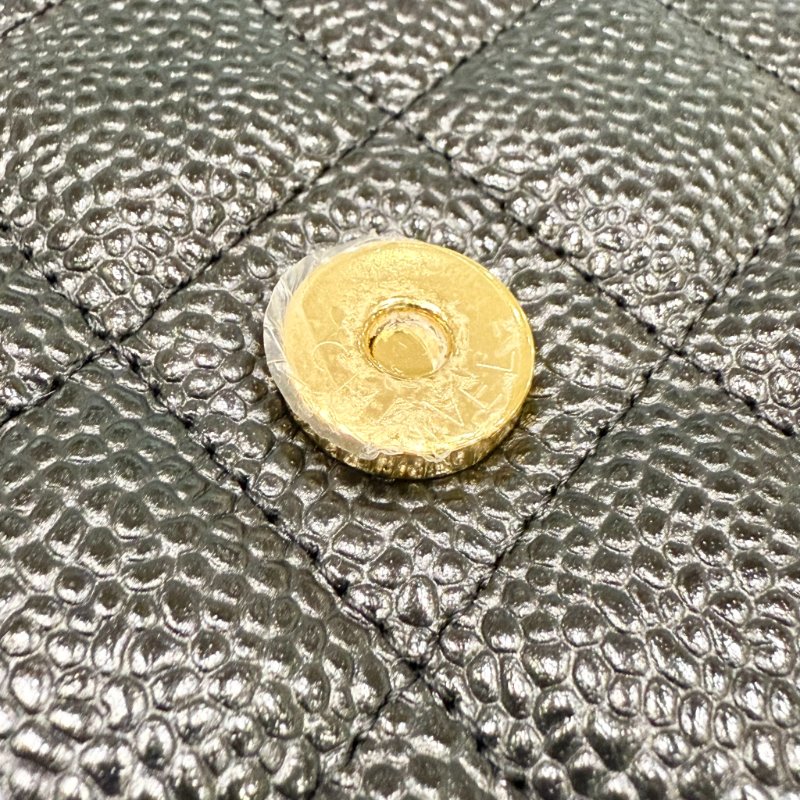 CHANEL - 黑色荔枝皮金釦WOC-17