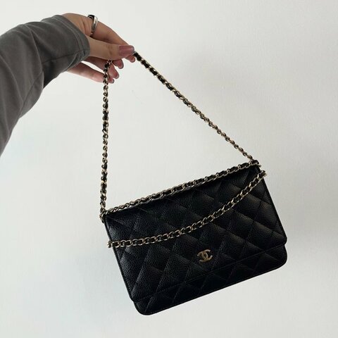 CHANEL - 黑色荔枝皮金釦WOC