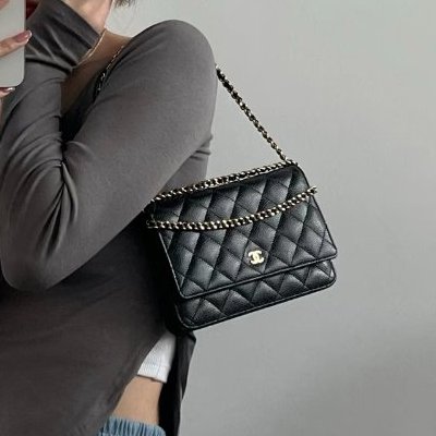 CHANEL - 黑色荔枝皮金釦WOC-3