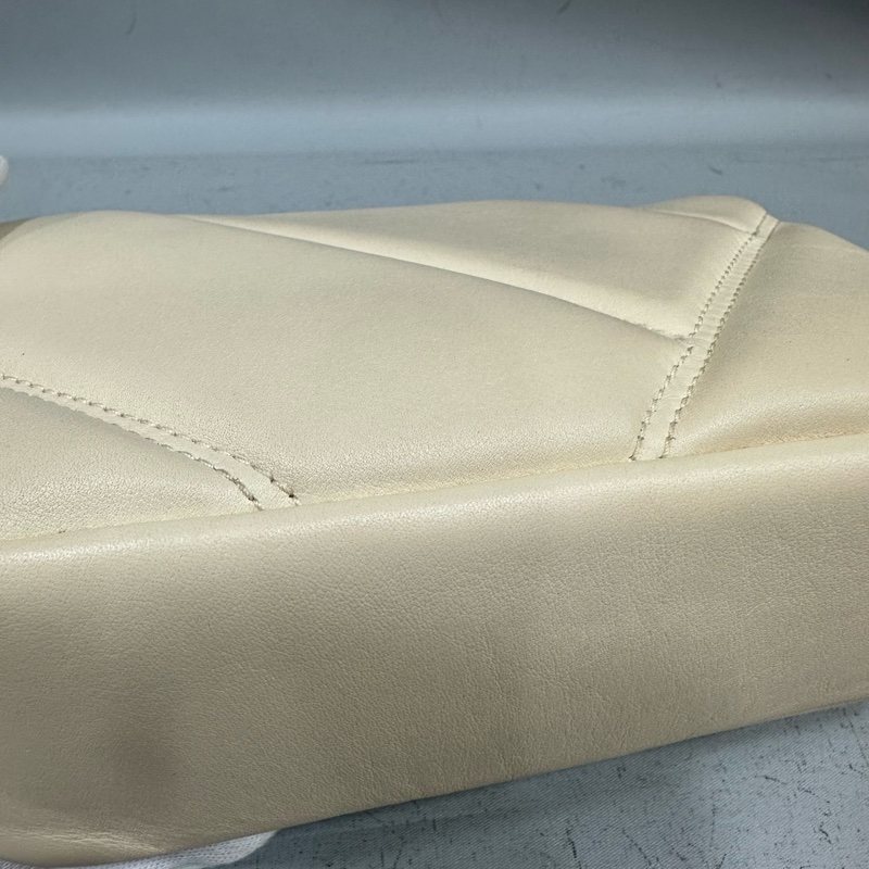 Bvlgari 291089 米白牛皮金鏈舌頭包 斜背包-12