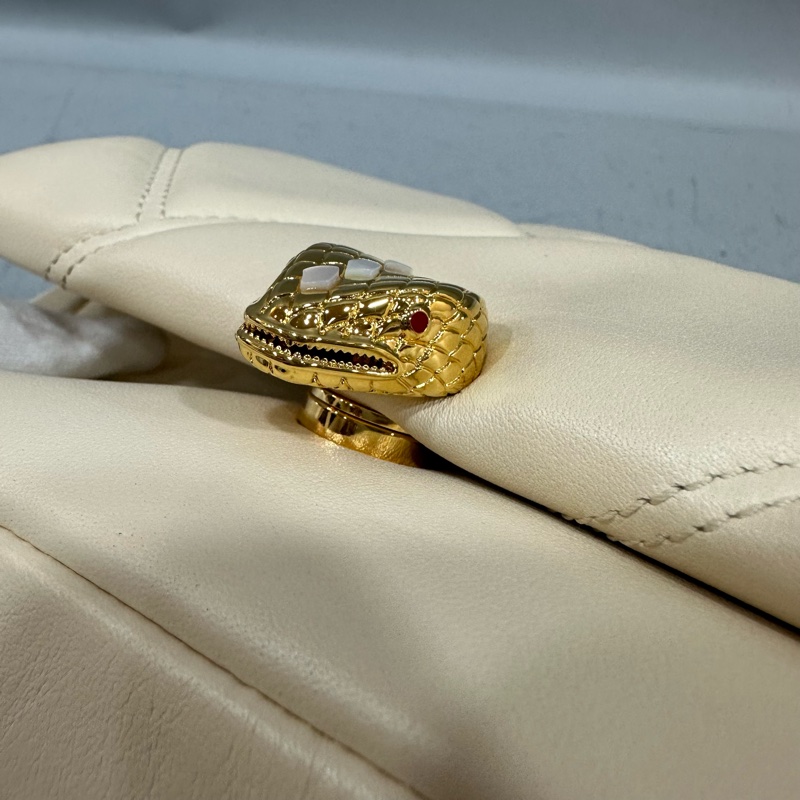 Bvlgari 291089 米白牛皮金鏈舌頭包 斜背包-26