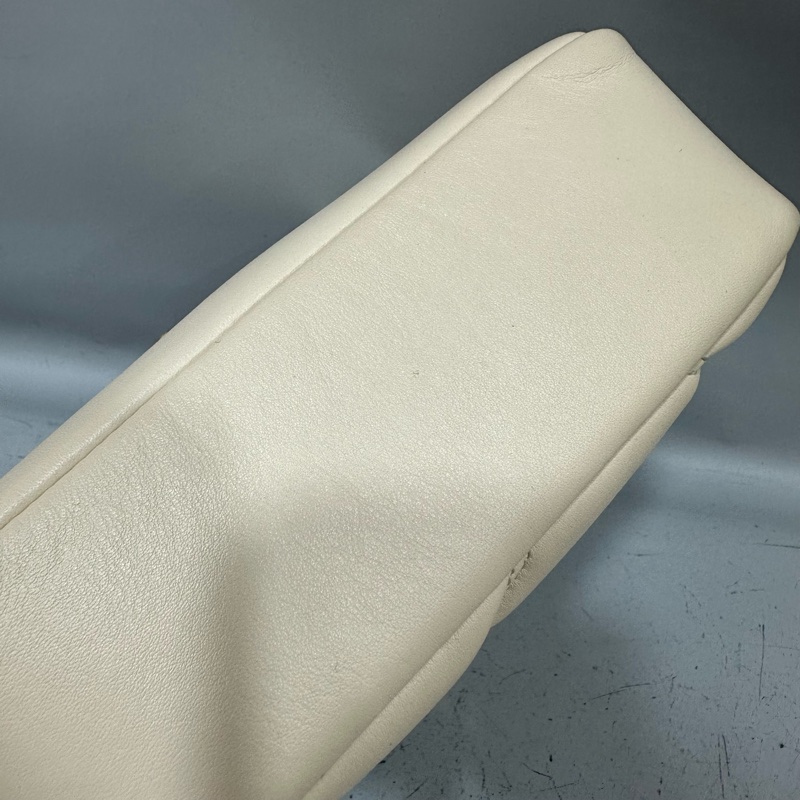 Bvlgari 291089 米白牛皮金鏈舌頭包 斜背包-36