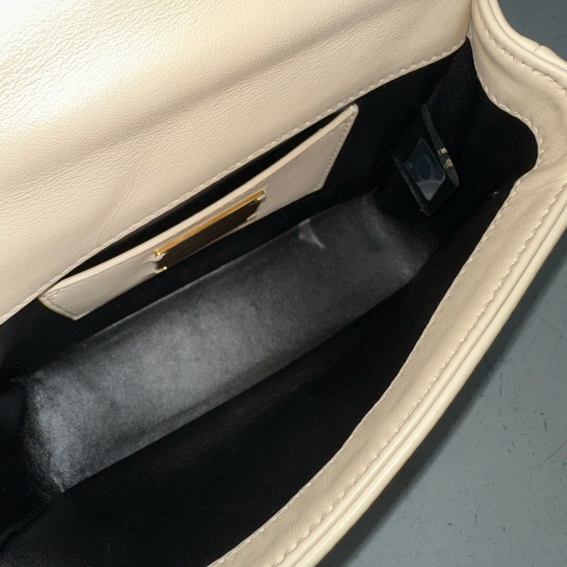 Bvlgari 291089 米白牛皮金鏈舌頭包 斜背包-42