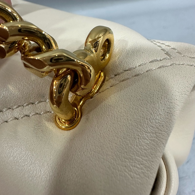 Bvlgari 291089 米白牛皮金鏈舌頭包 斜背包-46