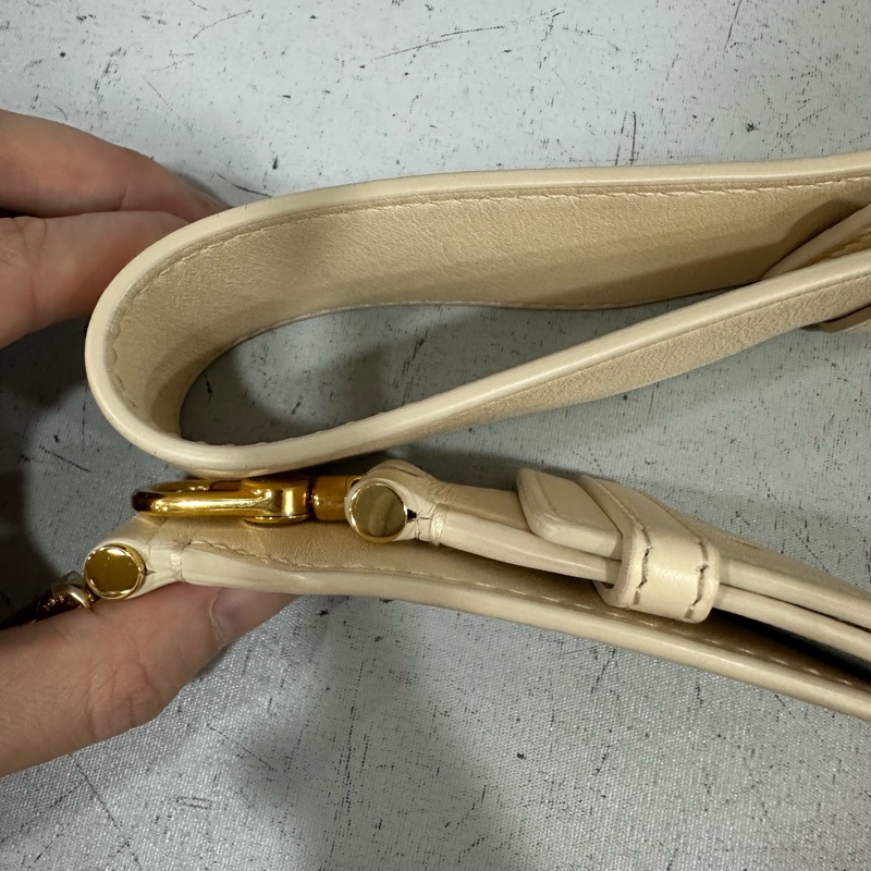 Bvlgari 291089 米白牛皮金鏈舌頭包 斜背包-48