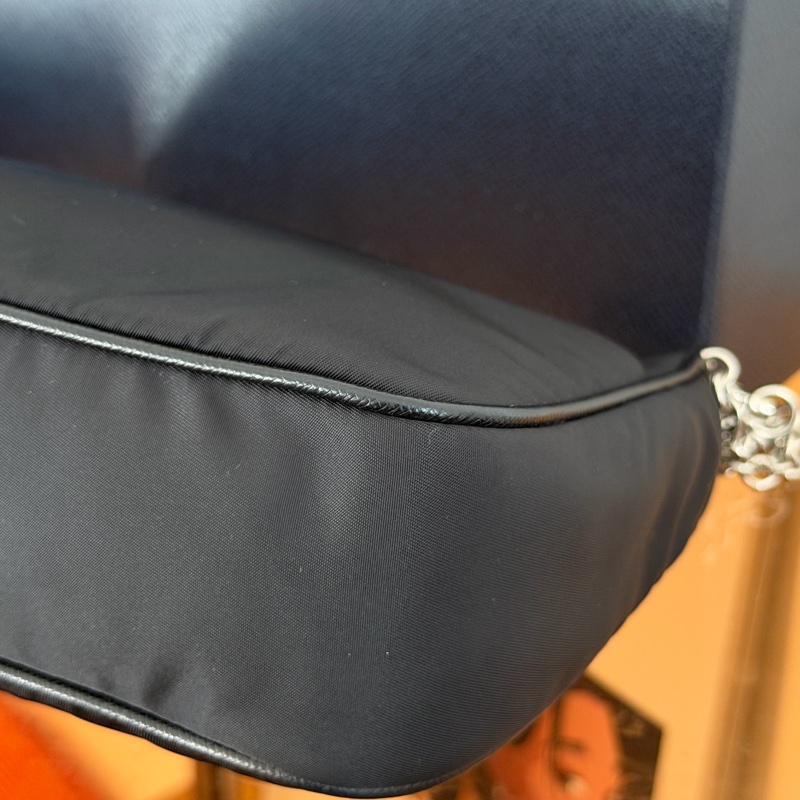 #全新閑置#附盒子 Prada2005三合一 膜未撕-8