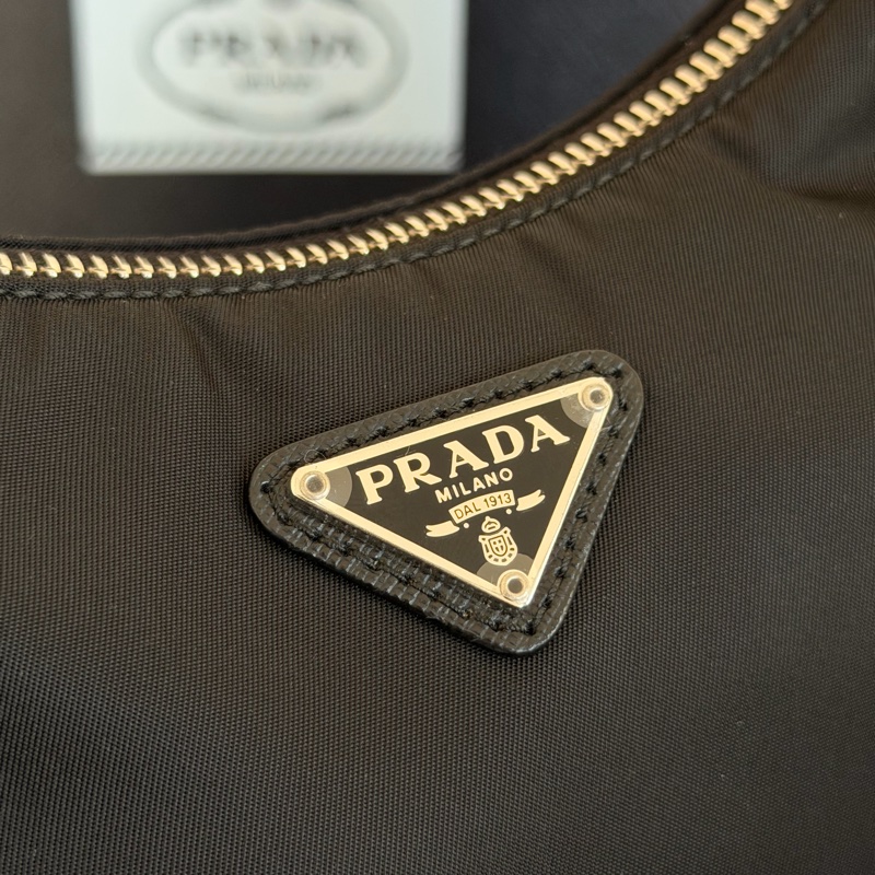 #全新閑置#附盒子 Prada2005三合一 膜未撕-11