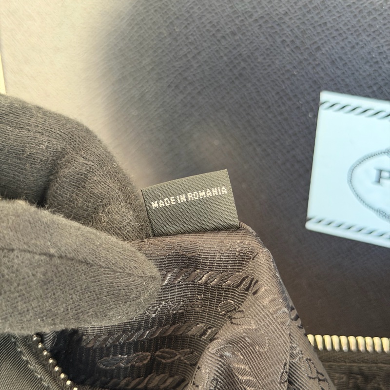 #全新閑置#附盒子 Prada2005三合一 膜未撕-23