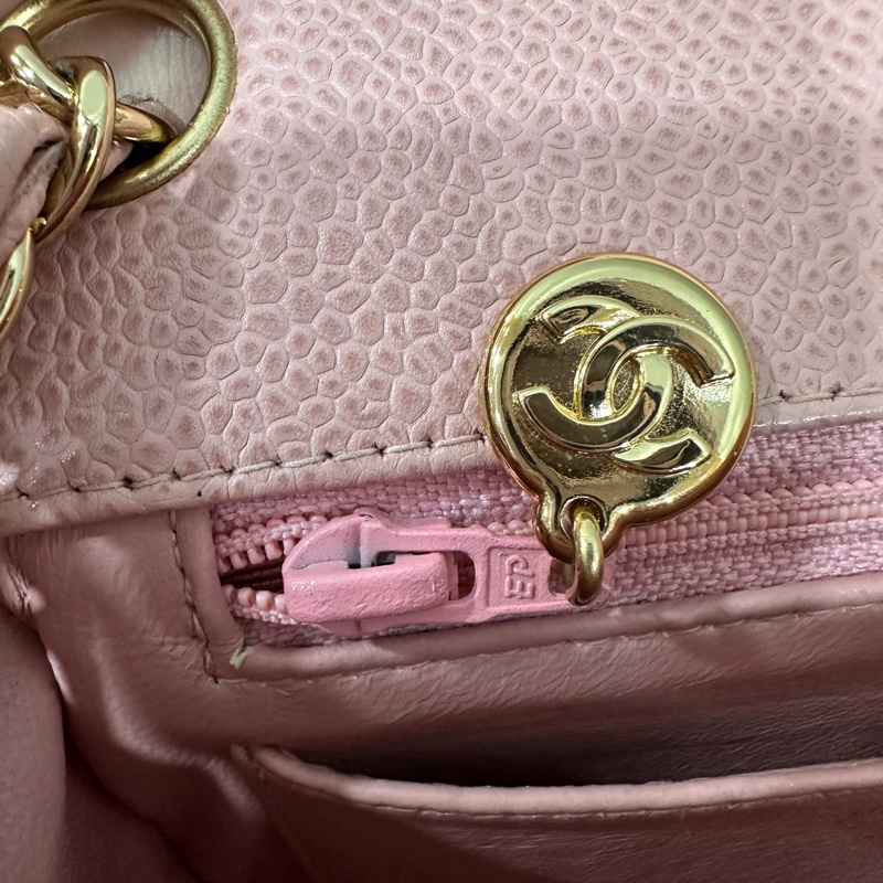 Chanel A01115 粉荔枝皮金釦方胖斜背包 vintage-40