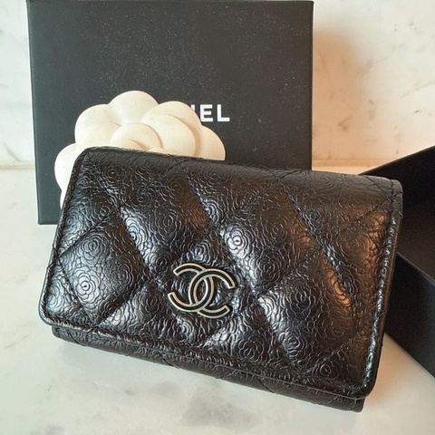 Chanel✨絕版山茶花壓紋鑰匙包