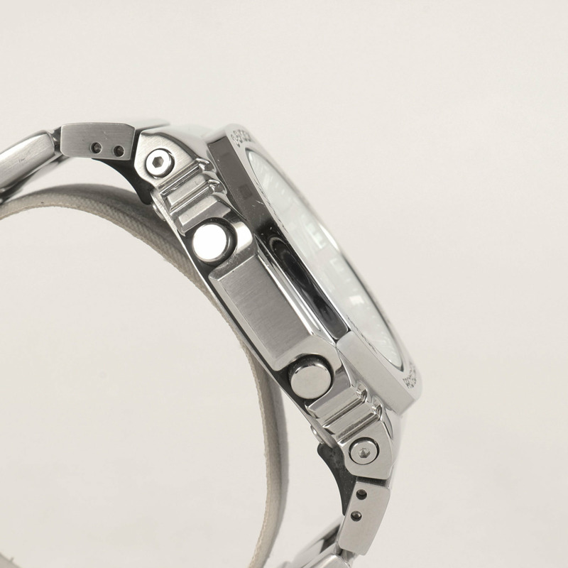 卡西歐 G-SHOCK GM-2110D-2AJF 金屬錶殼腕錶，銀色錶殼搭配淺藍色錶盤，男士款-3